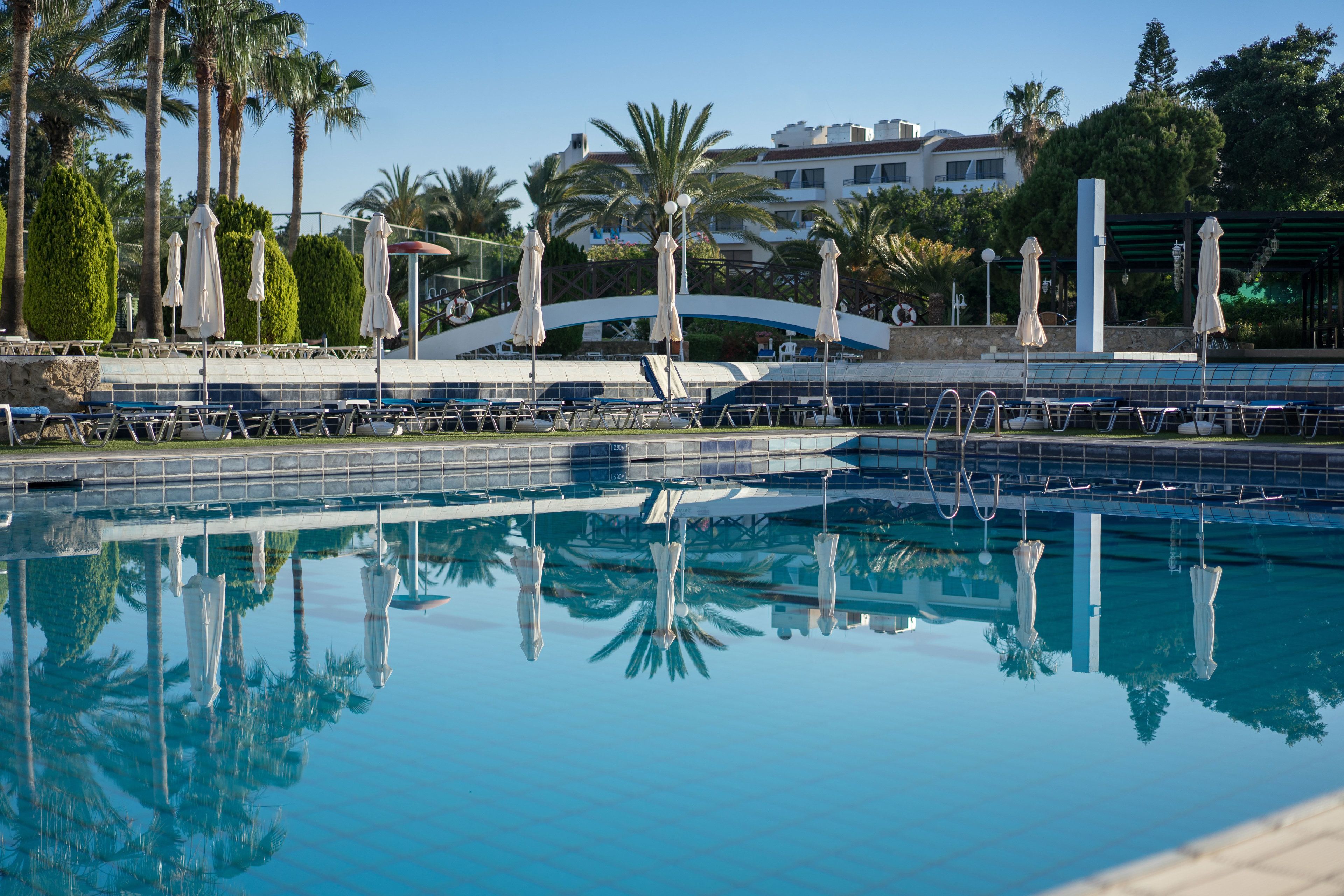 Bar en bord de piscine