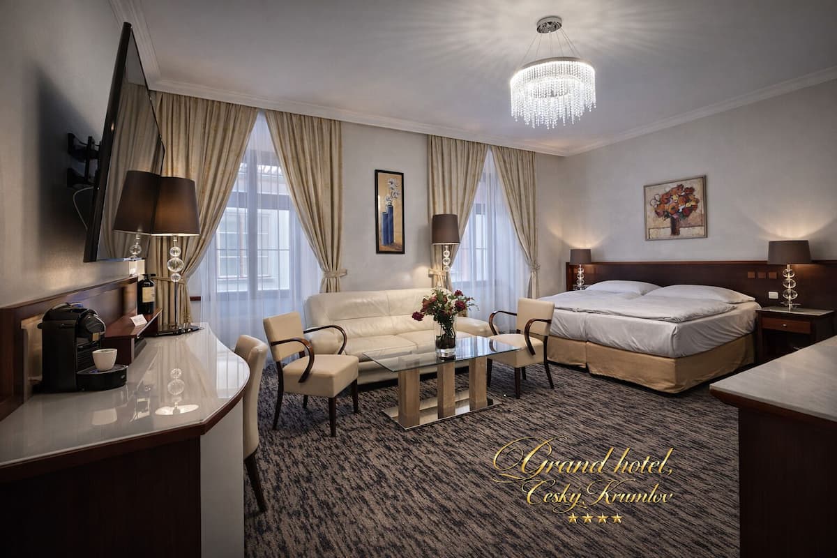 Triple Room | Minibar, in-room safe, desk, soundproofing