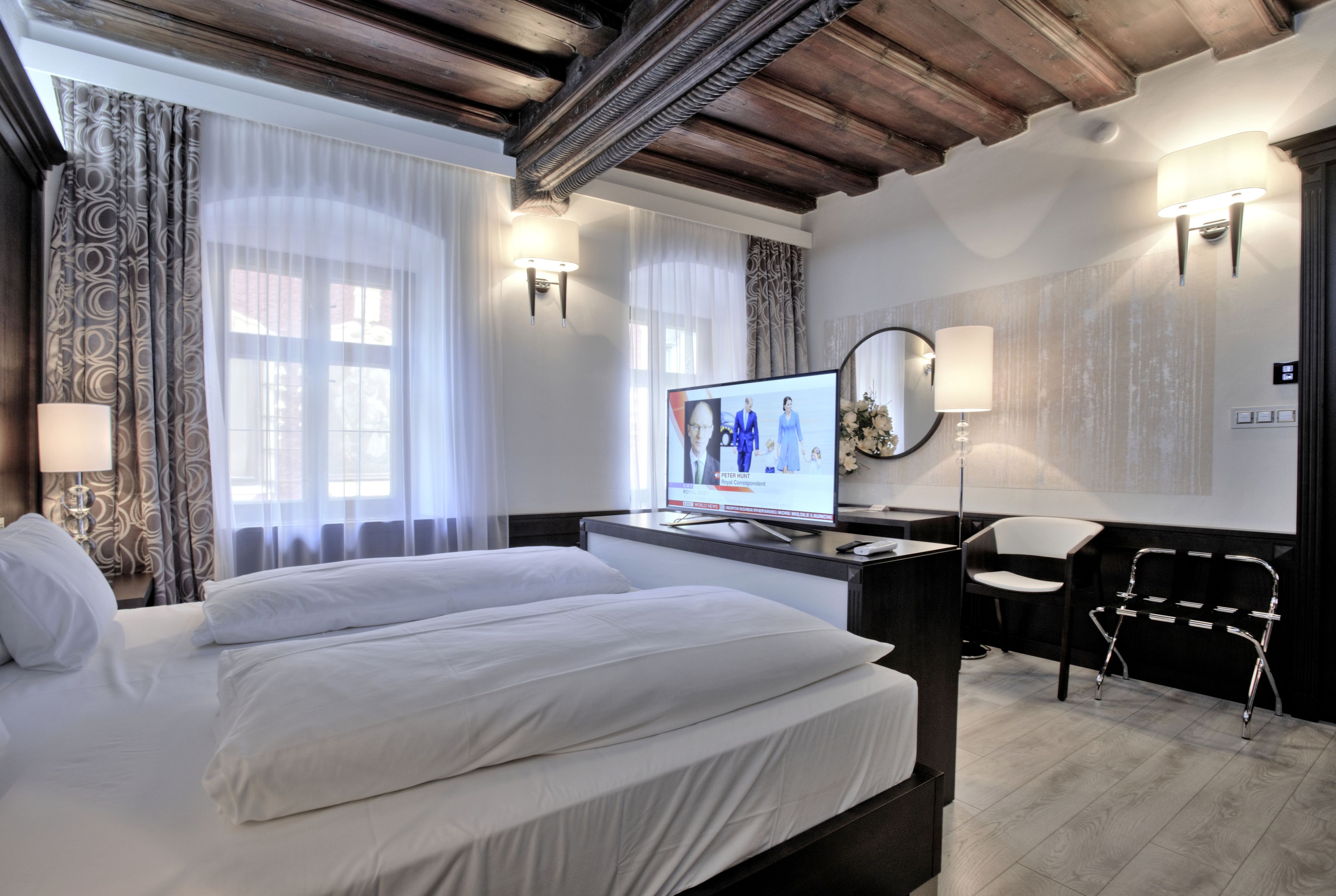 triple room (depandance  - panská street) | minibar, in-room safe, desk, soundproofing