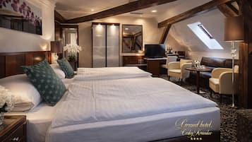 Deluxe Double Room | Minibar, in-room safe, desk, soundproofing