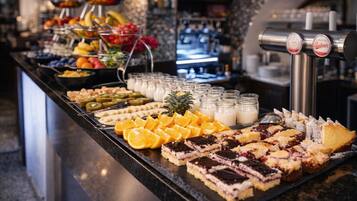 Free daily buffet breakfast