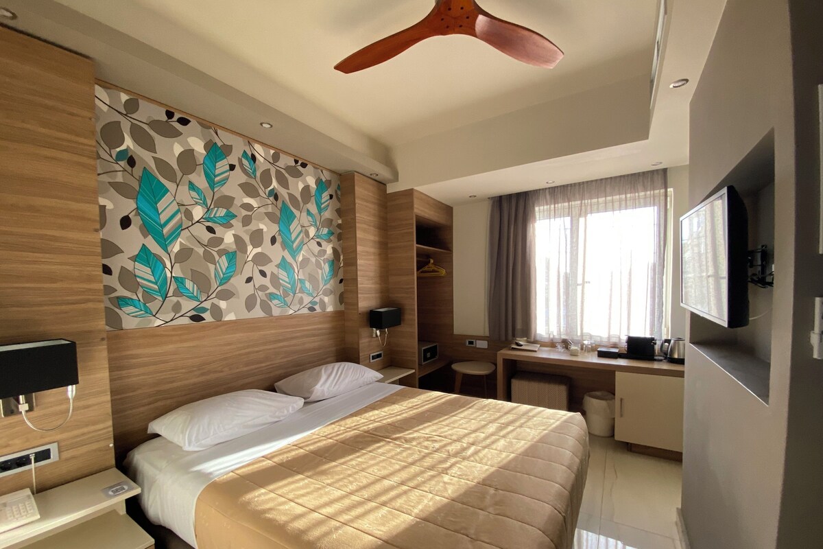 Basic Single Room no balcony | In-room safe, soundproofing, free WiFi, bed sheets