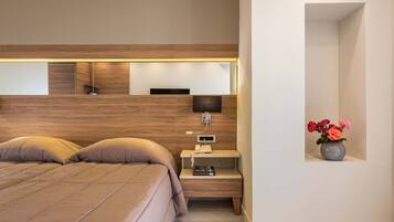 Superior-Dreibettzimmer | Zimmersafe, Schreibtisch, schallisolierte Zimmer, kostenloses WLAN