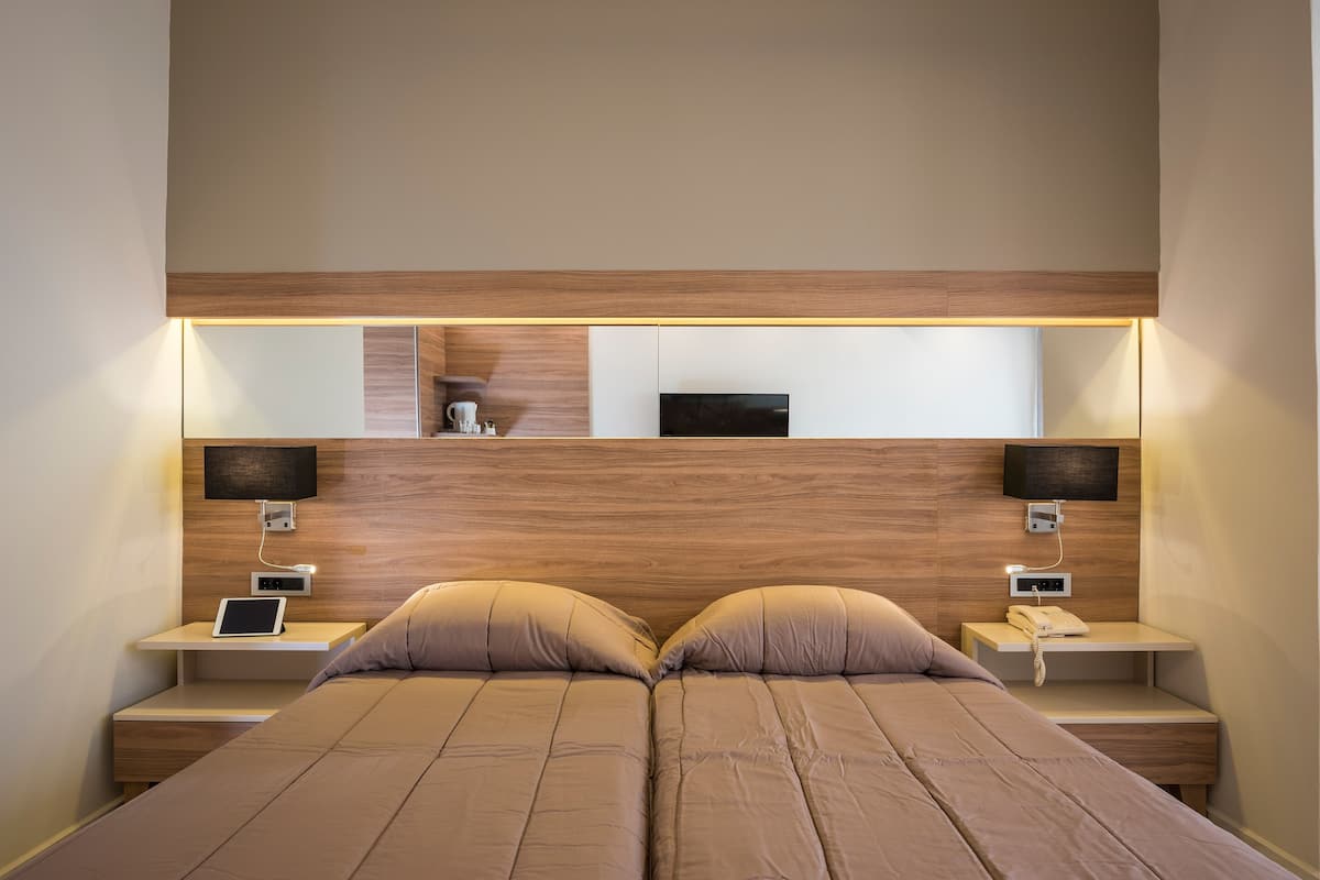 in-room safe, desk, soundproofing, free wifi