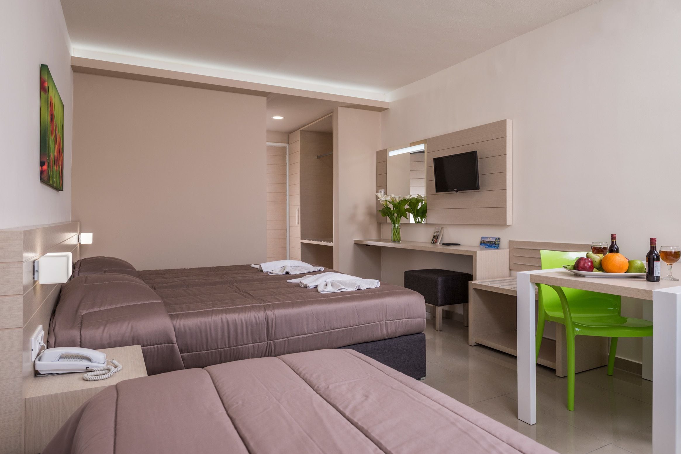 in-room safe, desk, soundproofing, free wifi