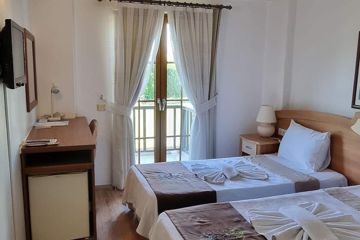 2 bedrooms, minibar, in-room safe, desk