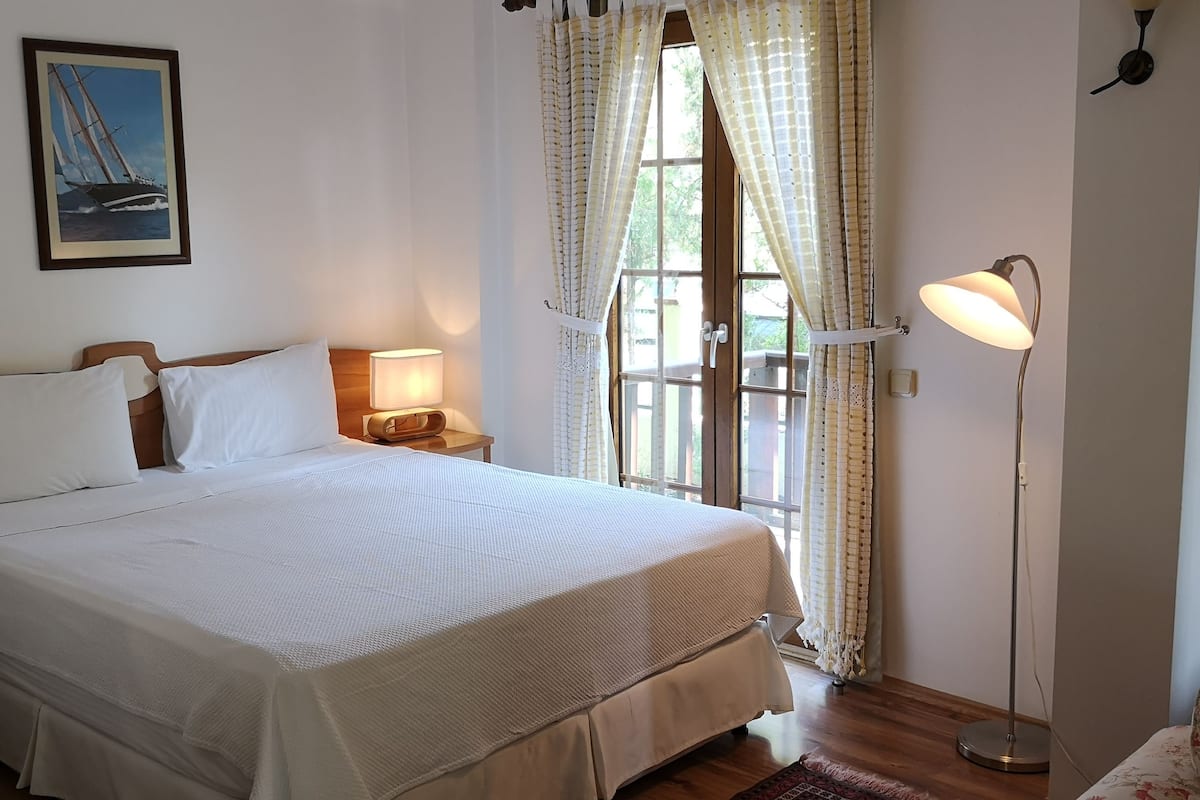 premier double room, 1 king bed, corner | 2 bedrooms, minibar, in-room safe, desk