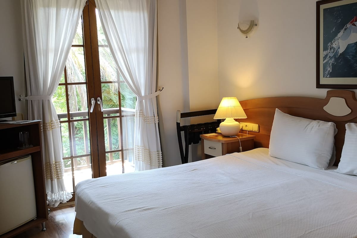 2 bedrooms, minibar, in-room safe, desk