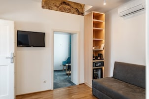 Superior Apartment | Hypo-allergenic bedding, minibar, individually decorated