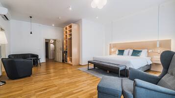 Ropa de cama hipoalergénica, minibar y decoración personalizada