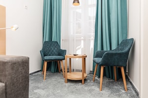 Hypo-allergenic bedding, minibar, individually decorated