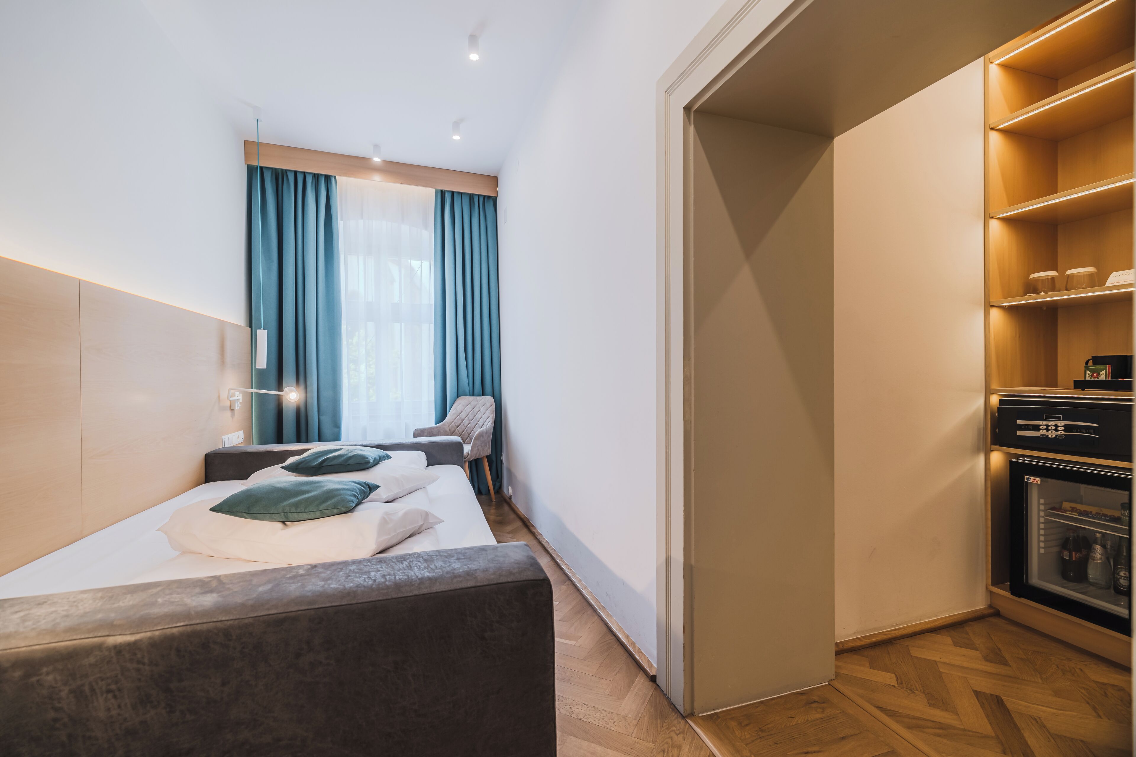 单人房 | 防过敏的被褥、迷你吧、特色装修、特色家居