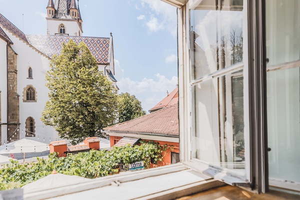 Ropa de cama hipoalergénica, minibar y decoración personalizada