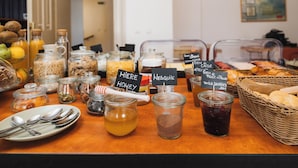 A breakfast buffet with various food items and condiments. - Casa Luxemburg (Sibiu)