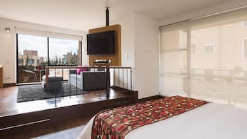 Luksusrom | Sengetøy av topp kvalitet, minibar, safe på rommet og skrivebord