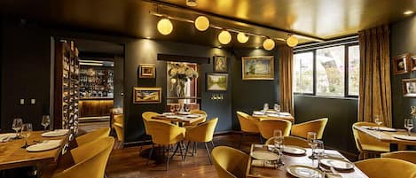 Breakfast, lunch and dinner served