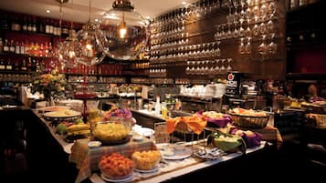 Daily full breakfast (COP 45000 per person)