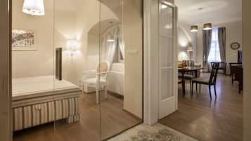Suite estudio de lujo, 2 habitaciones, vista a la ciudad | Ropa de cama de alta calidad y camas con pillow-top