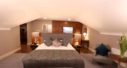 Vaughan Lodge Hotel