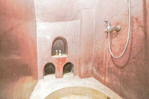 Family Suite, Private Bathroom | Bathroom