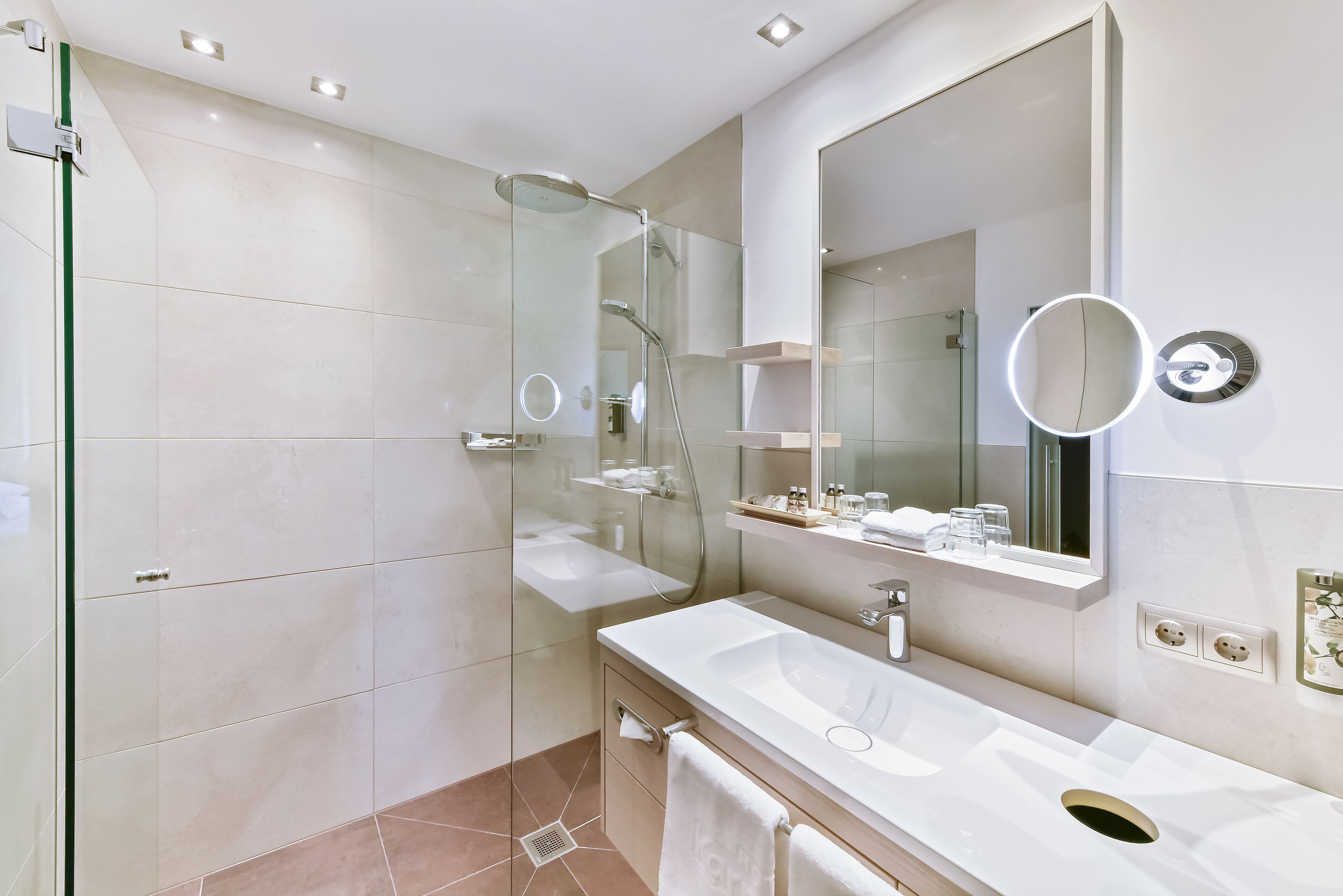 economy room | bathroom | separate bathtub and shower, free toiletries, hair dryer, bathrobes