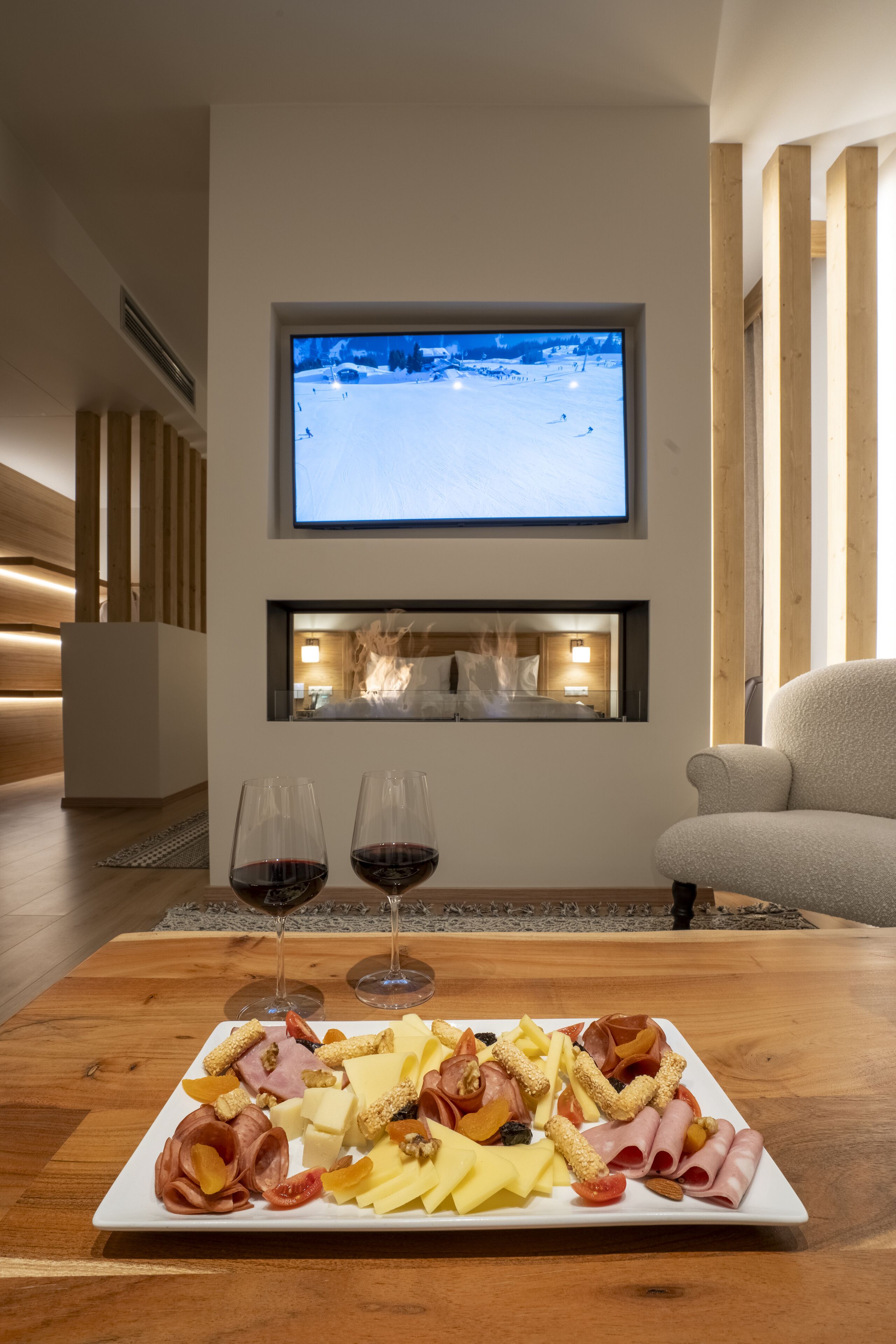 Grand Studio Suite | Desk, soundproofing, free WiFi, bed sheets