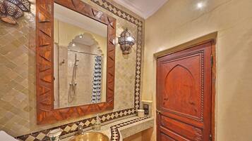 Chambre Double Standard | Lavabo de la salle de bain