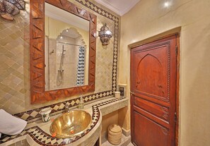 Habitación doble estándar | Lavabo en el baño