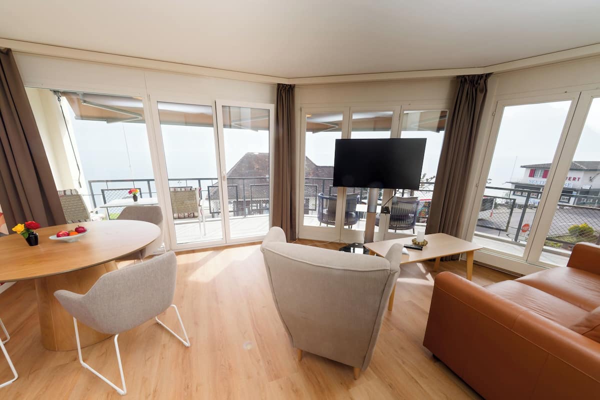 Premium Double Room | In-room safe, desk, soundproofing, WiFi