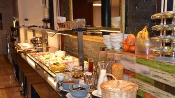 Petit déjeuner continental (25 CHF par personne)