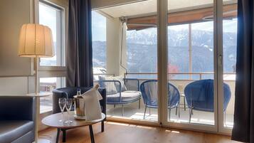 Family Studio | In-room safe, desk, soundproofing, WiFi