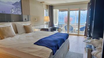 Family Studio | In-room safe, desk, soundproofing, WiFi
