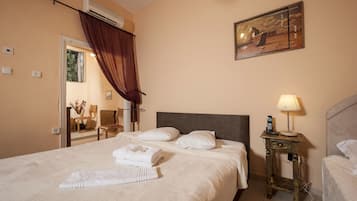 Standard Apartment, Private Bathroom | Room service - dining