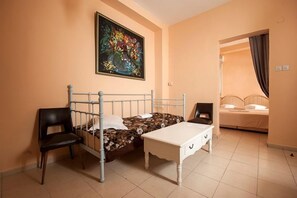 Iron/ironing board, free WiFi, bed sheets - Peer Guest House Tel Aviv (Tel Aviv)