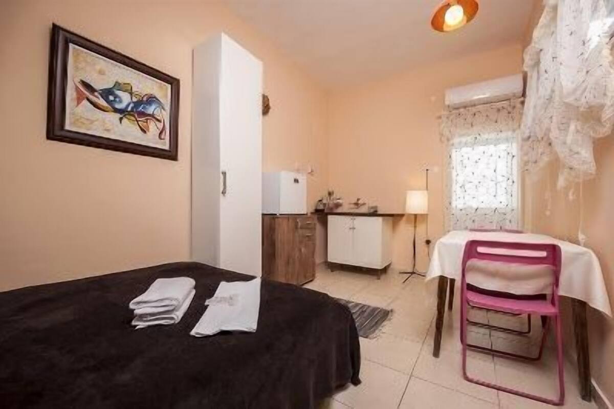 Standard Double or Twin Room, Private Bathroom | Iron/ironing board (on request), WiFi (free), bed sheets