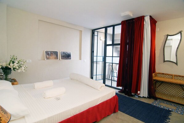 Iron/ironing board, free WiFi, bed sheets - Peer Guest House Tel Aviv (Tel Aviv)