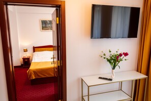 Minibar, soundproofing, iron/ironing board - Cantemir (Bucharest)