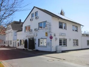 ด้านหน้าที่พัก