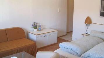 Dreibettzimmer | Wohnbereich | Fernseher