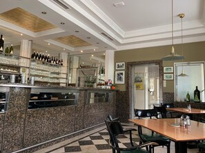 Bar (on property) - Hotel Csejtei (Feldbach)