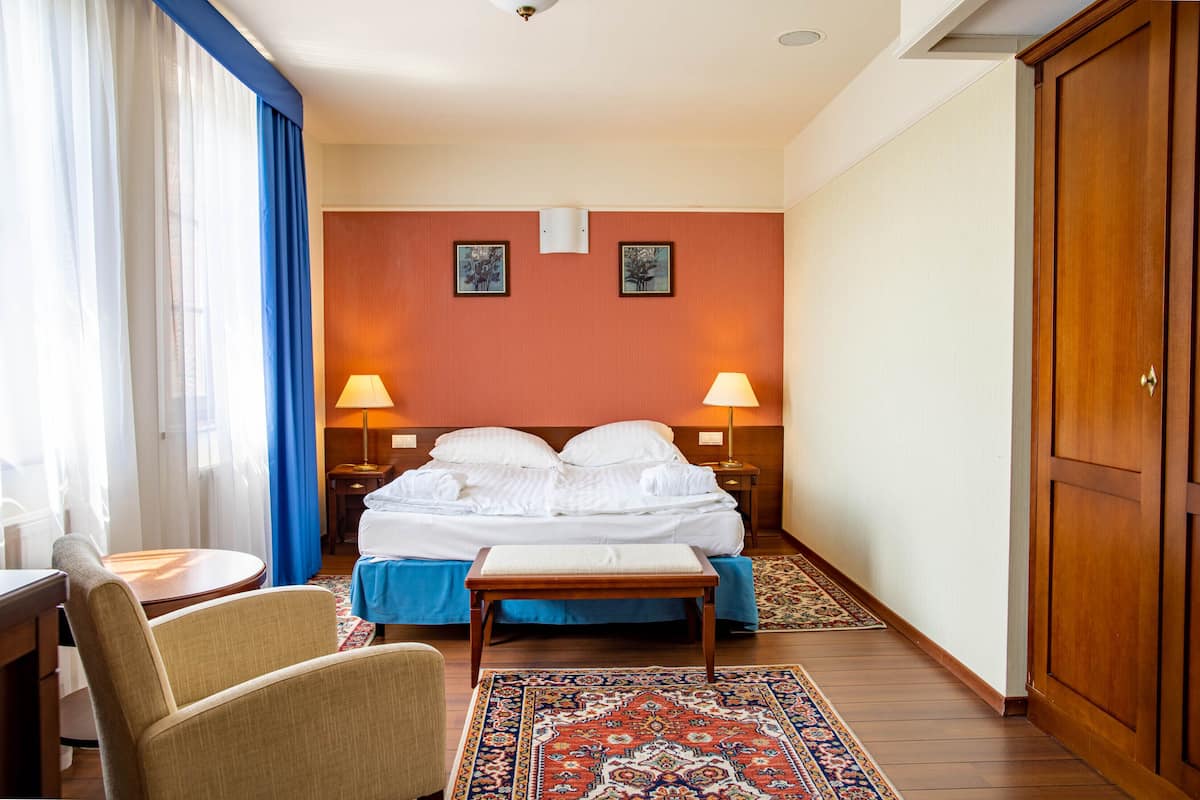 Junior Suite | Minibar, in-room safe, desk, free WiFi