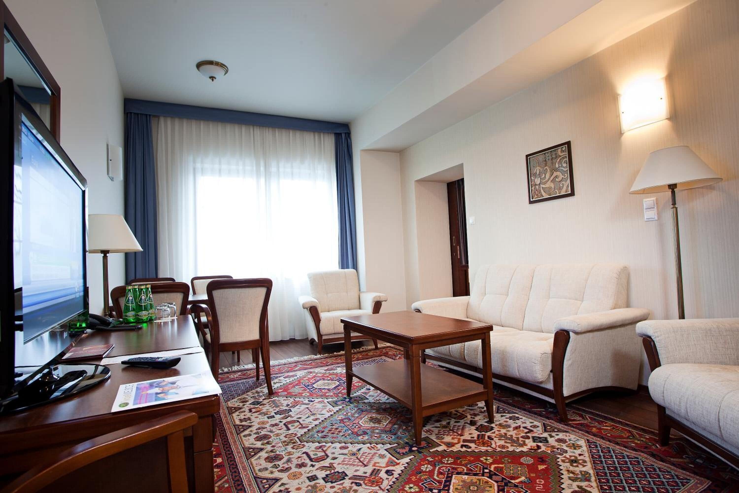 junior suite | living room | tv