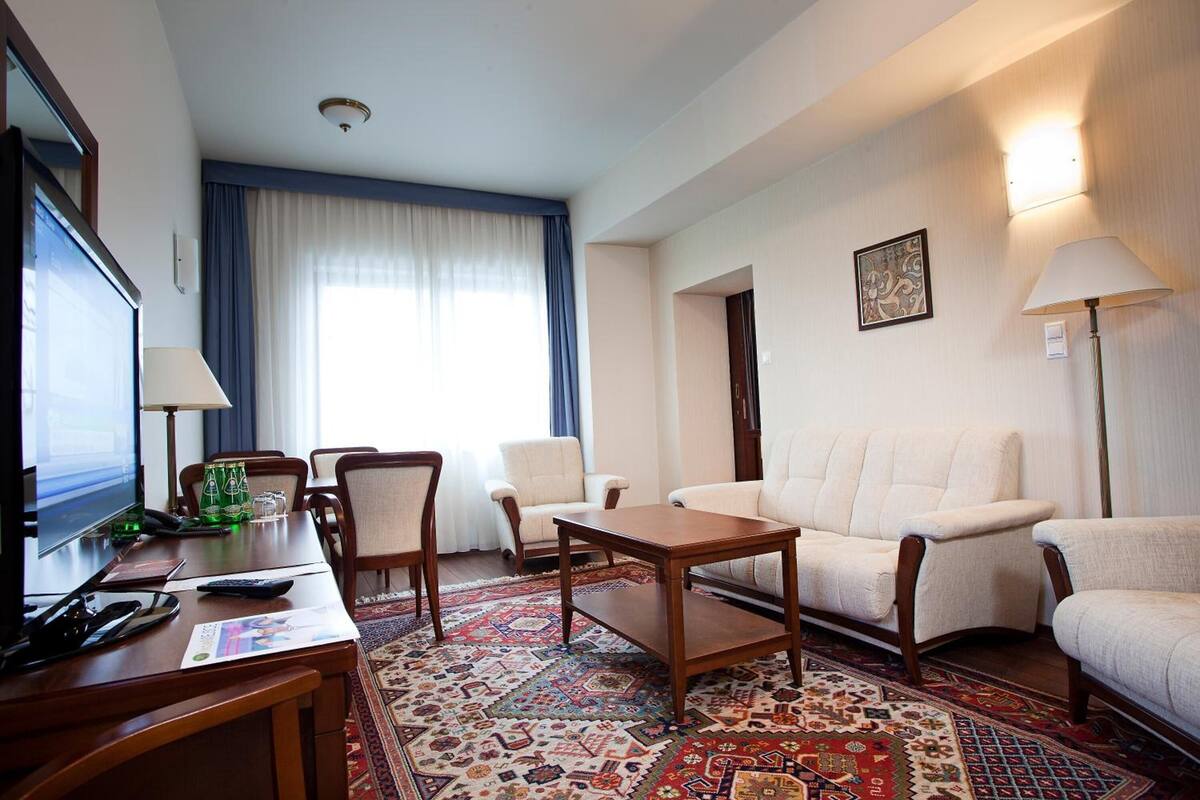 junior suite | living room | tv