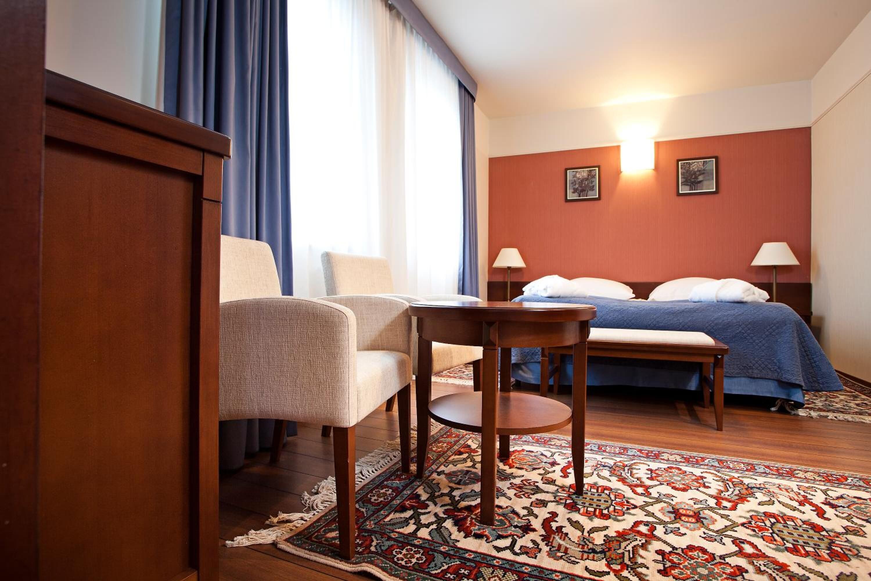 minibar, in-room safe, desk, free wifi