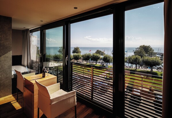 Suite Junior, vue lac | Vue de la chambre