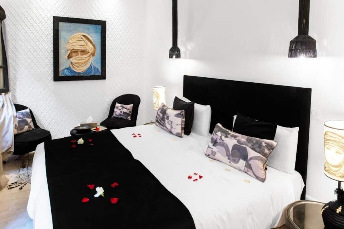 Egyptian cotton sheets, premium bedding, pillow-top beds, in-room safe