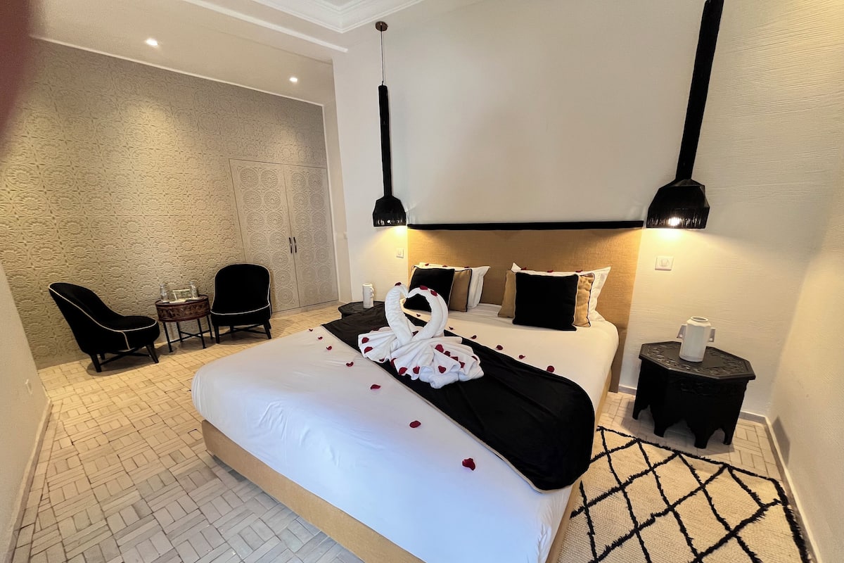 Egyptian cotton sheets, premium bedding, pillow-top beds, in-room safe