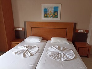 Twin Room | Blackout drapes, soundproofing, free WiFi, bed sheets - Bristol Hotel & Apartments (Kos)