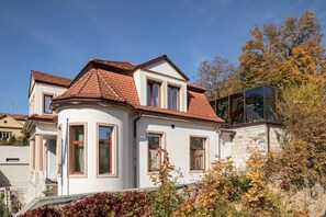 Fachada de la propiedad