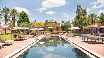 2 piscinas al aire libre